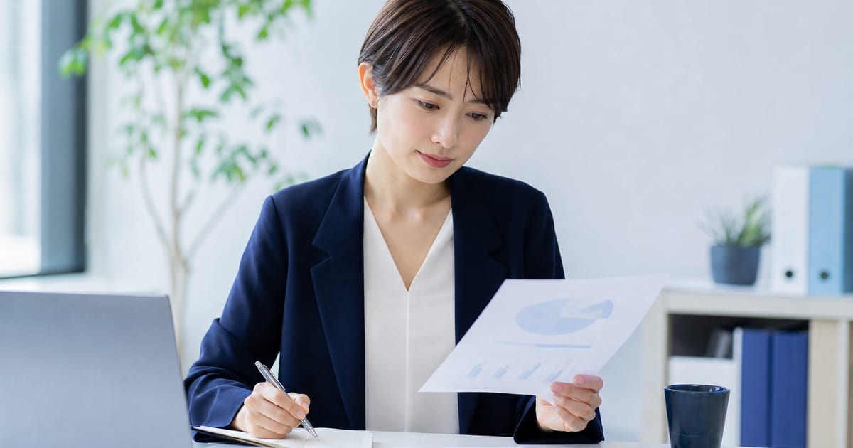 「リードナーチャリングとは？問い合わせ前の育成設計」のイメージ画像（AI生成）